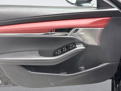 Used 2022 MAZDA MAZDA3 s image 9