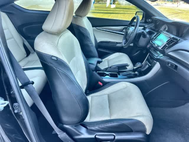 Used 2017 Honda Accord Touring image 12