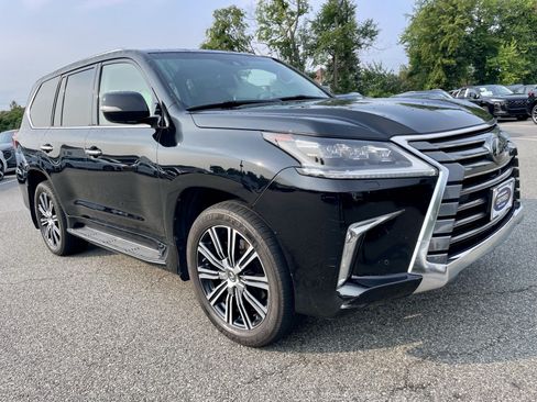Used 2019 Lexus LX 570 4WD w/ Luxury Package image 3