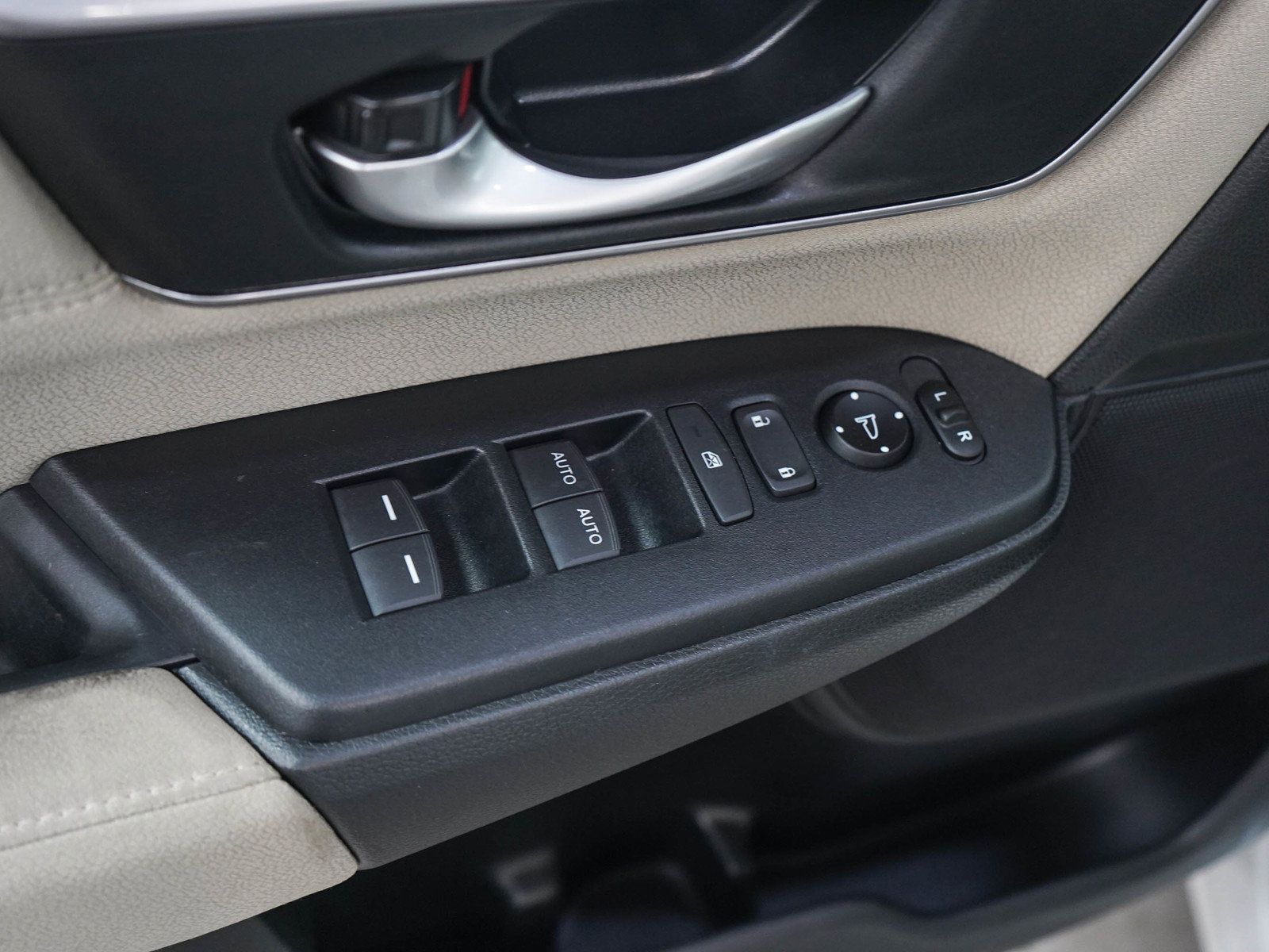 Used 2018 Honda CR-V EX image 19