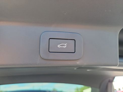 Used 2025 Jaguar F-PACE R-Dynamic S AWD/4WD image 9