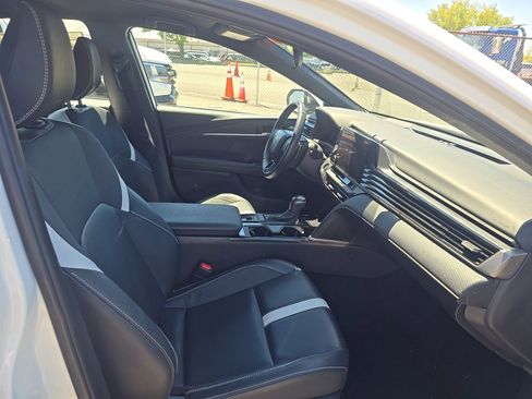 Used 2025 Toyota Camry SE FWD image 11