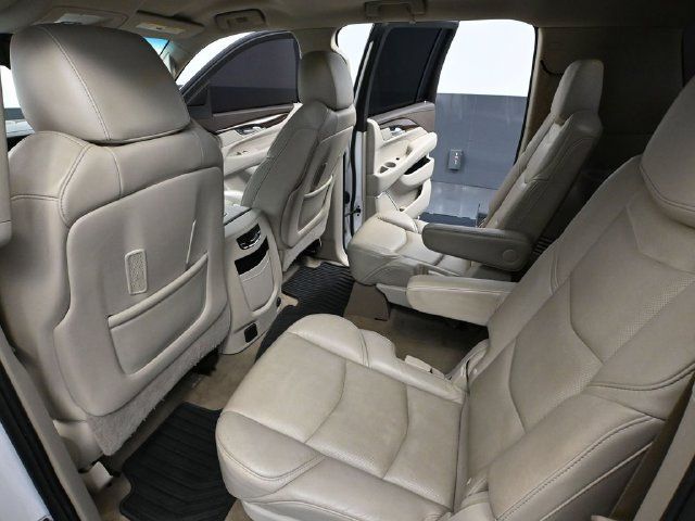Used 2017 Cadillac Escalade ESV 4WD image 31