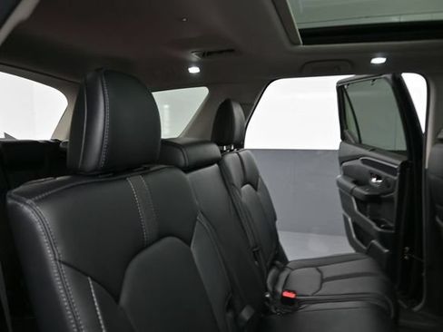Used 2025 Honda Pilot Touring image 26