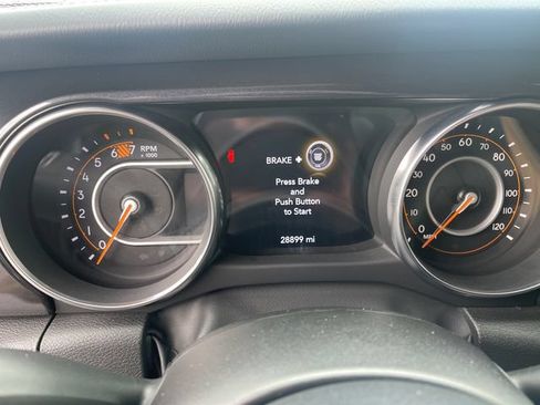 Used 2023 Jeep Wrangler Unlimited Sahara AWD/4WD image 9