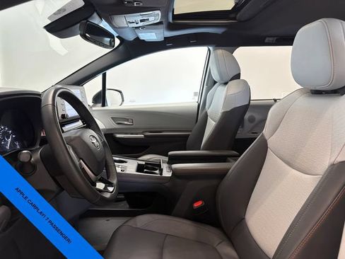 Used 2023 Toyota Sienna XSE w/ XSE Plus Package FWD image 8