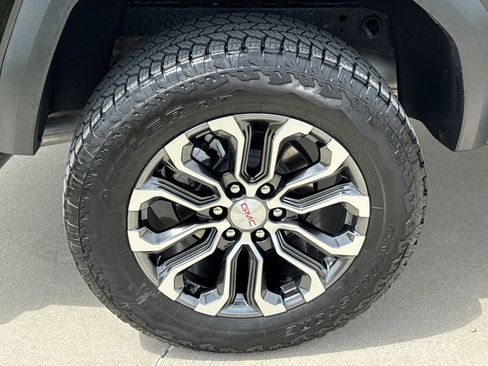 Used 2024 GMC Canyon Denali AWD/4WD image 12