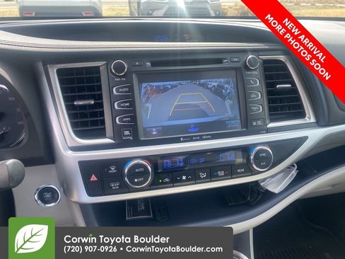 Used 2018 Toyota Highlander Limited Platinum AWD/4WD image 10