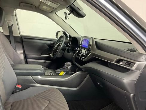 Used 2023 Toyota Highlander LE FWD image 20