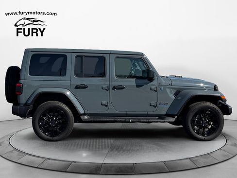 Used 2025 Jeep Wrangler Unlimited Sahara AWD/4WD image 2