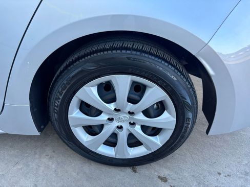 Used 2022 Toyota Corolla LE image 9