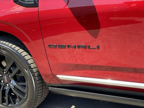 Used 2024 GMC Yukon XL Denali AWD/4WD image 10