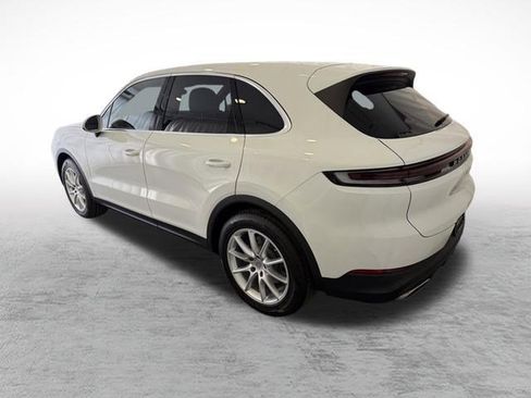 Used 2024 Porsche Cayenne image 3