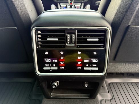 Used 2020 Porsche Cayenne E-Hybrid image 24