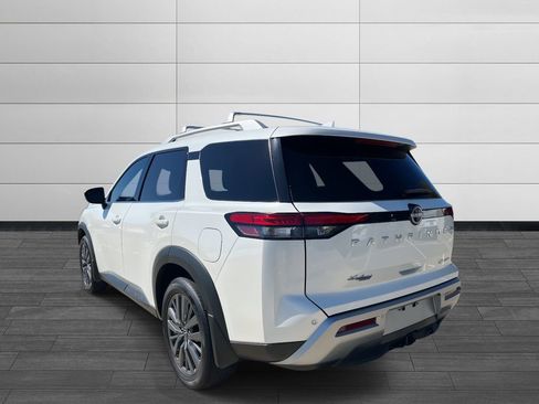 Used 2024 Nissan Pathfinder SL w/ SL Premium Package image 3