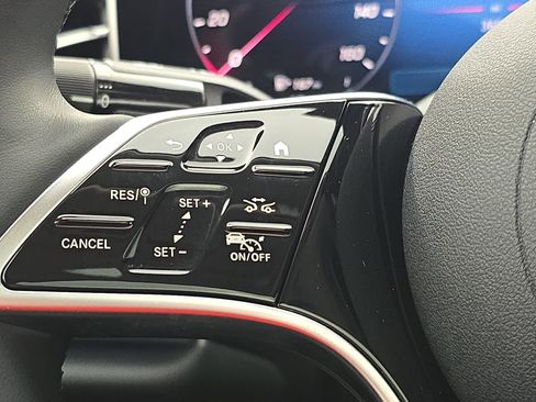 Used 2025 Mercedes-Benz E 350 4MATIC Sedan image 17