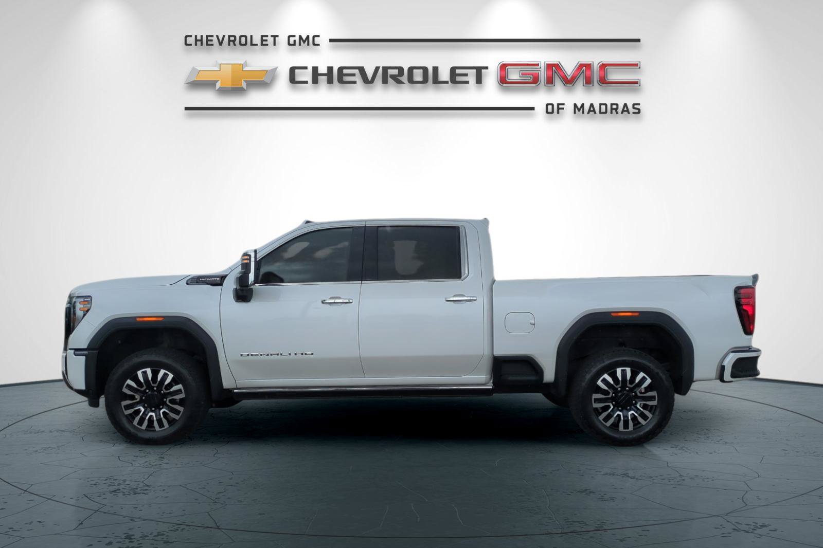 Used 2025 GMC Sierra 2500 Denali Ultimate AWD/4WD image 6
