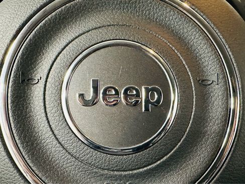 Used 2023 Jeep Renegade Limited image 16