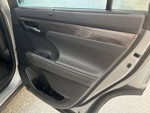 Used 2021 Toyota Highlander Limited image 32