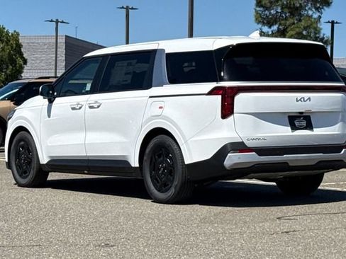 New 2026 Kia Carnival FWD image 7