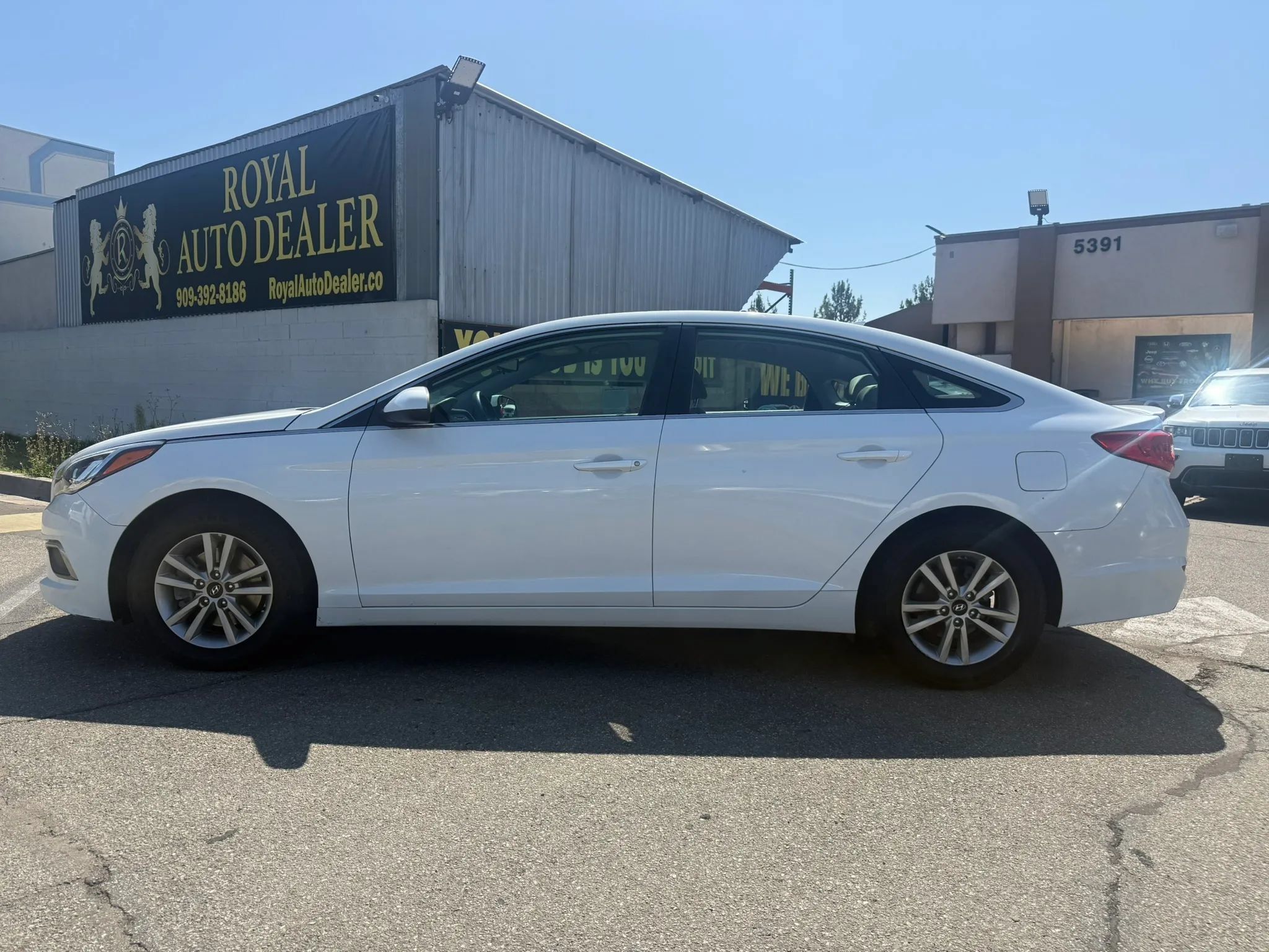 Used 2016 Hyundai Sonata SE FWD image 2