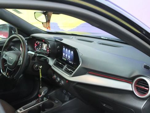 Used 2024 Chevrolet Trax RS FWD image 12