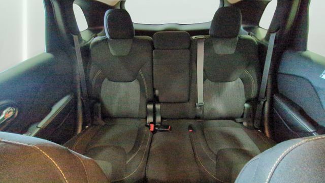 Used 2016 Jeep Cherokee Latitude w/ Cold Weather Group AWD/4WD image 17