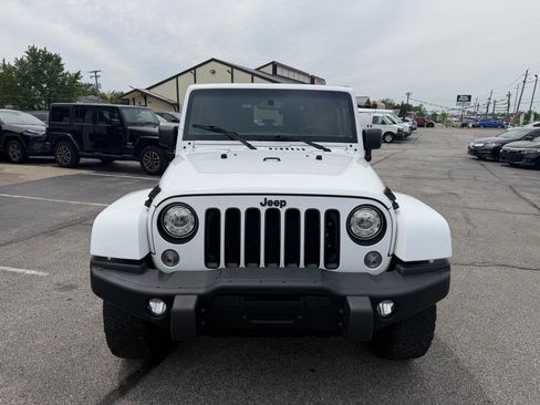 Used 2017 Jeep Wrangler Sahara AWD/4WD image 3