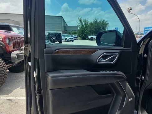 Used 2021 Chevrolet Tahoe High Country w/ Premium Package AWD/4WD image 10