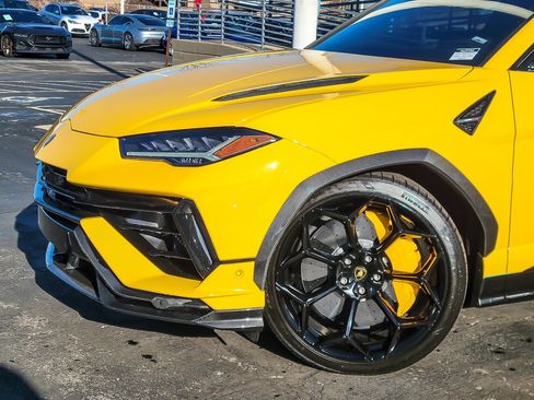 Used 2023 Lamborghini Urus Performante image 2