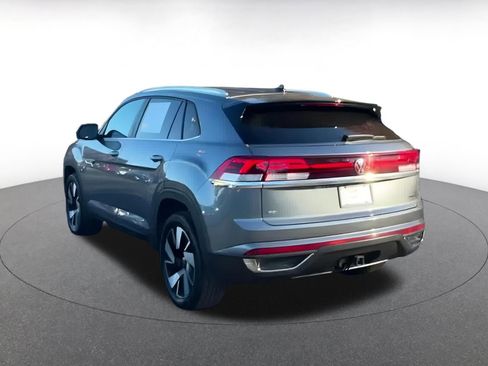 Used 2025 Volkswagen Atlas Cross Sport SE image 10