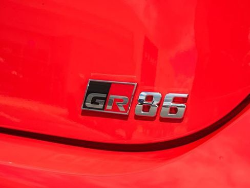 Used 2023 Toyota GR86 RWD image 12