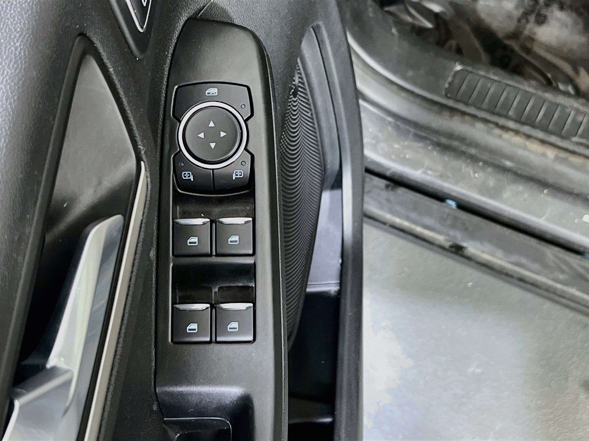 Used 2022 Ford Escape SEL w/ Technology Package FWD image 18