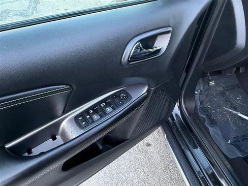 Used 2018 Dodge Journey Crossroad w/ Driver Convenience Group image 19