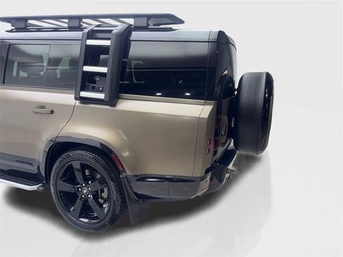Used 2023 Land Rover Defender 130 X-Dynamic SE image 19