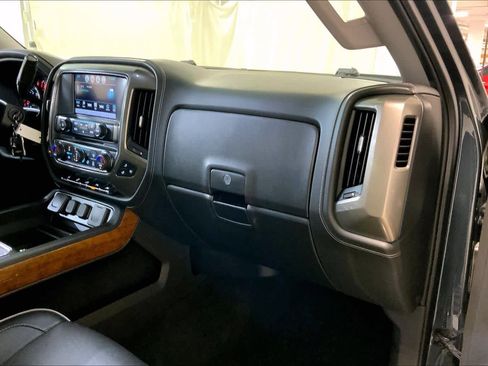 Used 2018 Chevrolet Silverado 1500 High Country image 18