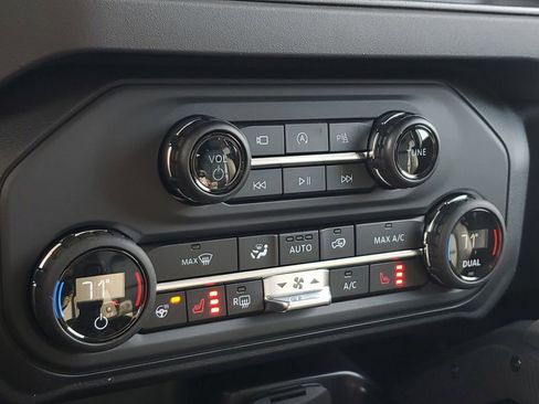 New 2025 Ford Bronco Badlands image 27