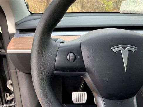 Used 2023 Tesla Model Y Performance AWD/4WD image 11