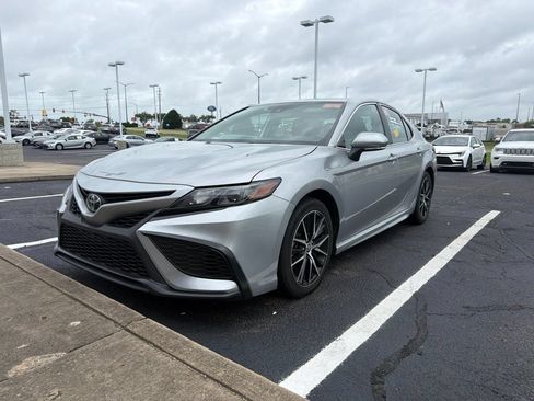 Used 2024 Toyota Camry SE FWD image 1