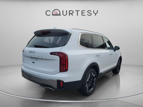 Certified 2025 Kia Telluride S image 5