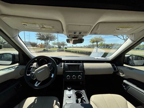 Used 2017 Land Rover Discovery SE AWD/4WD image 22