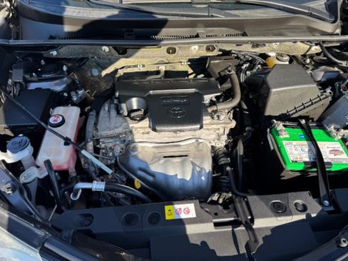 Used 2018 Toyota RAV4 LE image 10