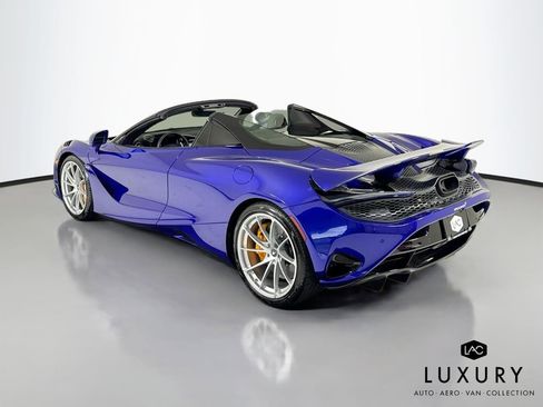 Used 2024 McLaren 750S Spider image 8