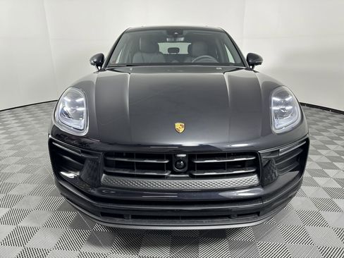 Certified 2025 Porsche Macan image 10
