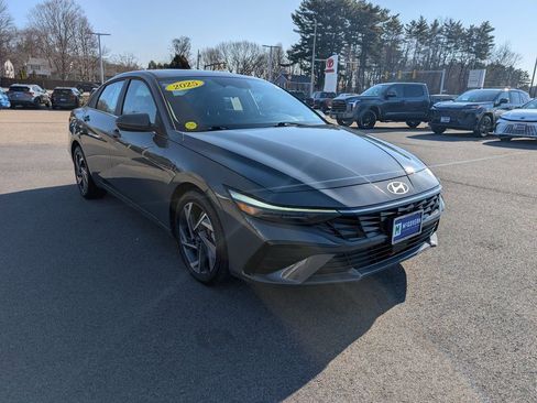 Used 2025 Hyundai Elantra SEL image 8