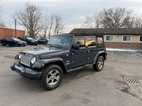 Used 2017 Jeep Wrangler Unlimited Sahara w/ Connectivity Group AWD/4WD image 1