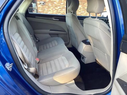 Used 2018 Ford Fusion SE FWD image 14