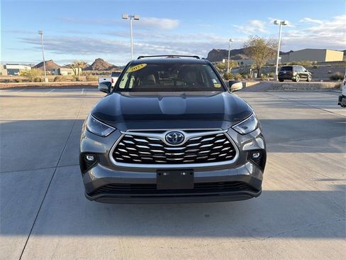Certified 2023 Toyota Highlander LE image 2
