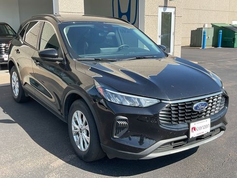 Used 2024 Ford Escape Active w/ Tech Pack #2 AWD/4WD image 3