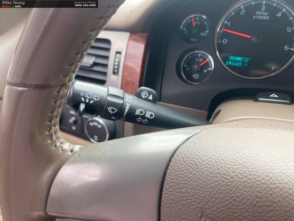 Used 2011 GMC Yukon SLT w/ SLT-2 Equipment Package AWD/4WD image 23